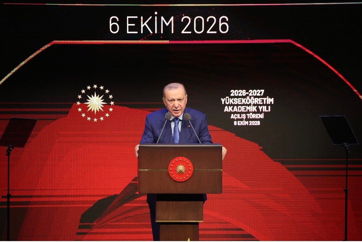 BARTIN ÜNİVERSİTESİ (BARÜ) REKTÖRÜ PROF. DR. AHMET AKKAYA İLE BERABERİNDEKİ HEYET, BEŞTEPE MİLLET KONGRE VE KÜLTÜR MERKEZİ’NDE GERÇEKLEŞTİRİLEN "2026-2027 YÜKSEKÖĞRETİM AKADEMİK YILI AÇILIŞ TÖRENİ"NE KATILDI.