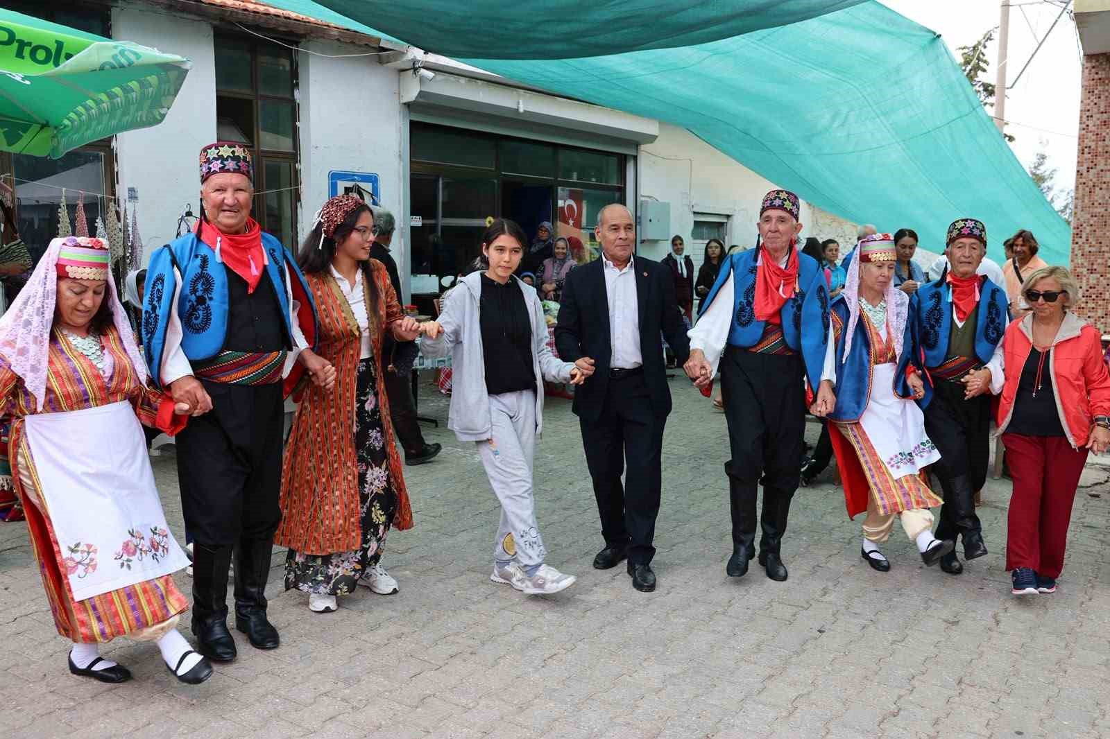 MARMARİS’İN KIRSAL TAŞLICA MAHALLESİ, DENİZ ÜRÜNLERİ FESTİVALİ KAPSAMINDA DÜZENLENEN YEREL PAZAR GÜNÜ’NDE YÖRESEL LEZZETLERİ VE KÜLTÜREL DEĞERLERİYLE ZİYARETÇİLERİNİ AĞIRLADI.