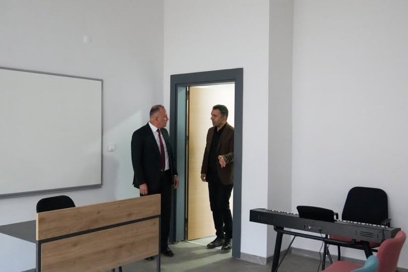 ÖZALP, BANDIRMA’DA GENÇLİK VE SPOR TESİSLERİNİ İNCELEDİ