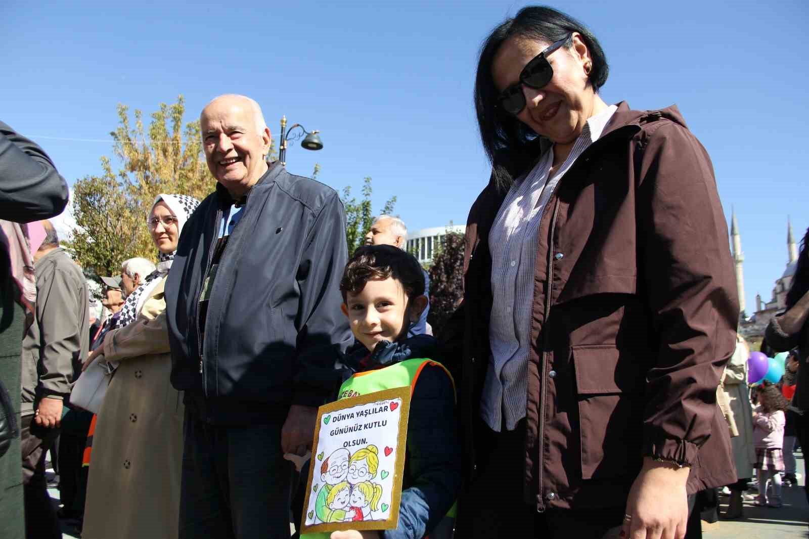 1 EKİM DÜNYA YAŞLILAR GÜNÜ KAPSAMINDA BOLU’DA FARKINDALIK YÜRÜYÜŞÜ DÜZENLENDİ.