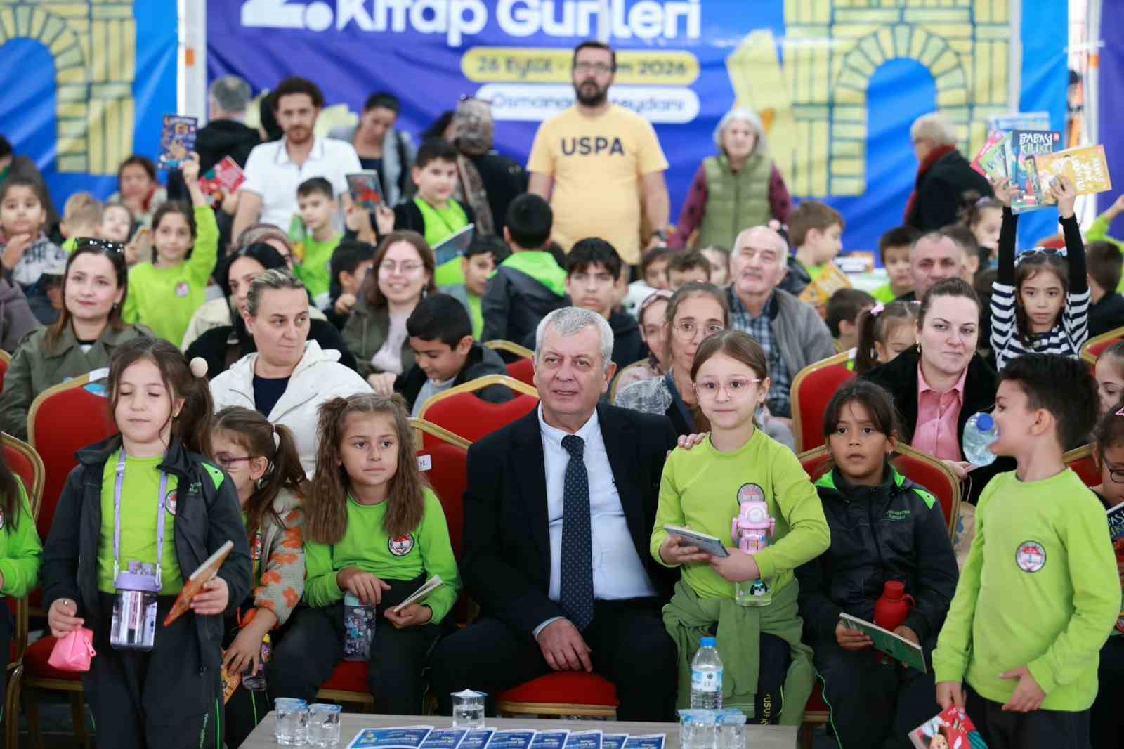 OSMANGAZİ BELEDİYESİ’NİN KİTAPSEVERLERİ BİRBİRİNDEN DEĞERLİ KİTAP VE YAZARLARLA BULUŞTURDUĞU 2. OSMANGAZİ KİTAP GÜNLERİ, 6’NCI VE 7’NCİ GÜNLERİNDE DE ZENGİN PROGRAMI VE SEÇKİN YAZAR KONUKLARIYLA OKURLARA KEYİFLİ BULUŞMALAR YAŞATTI.