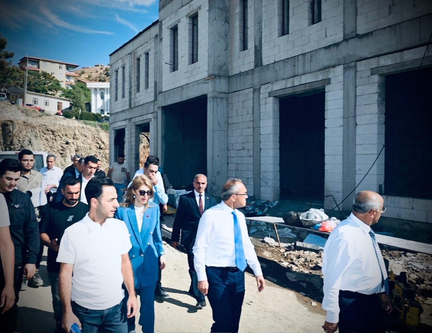 MALATYA VALİSİ SEDDAR YAVUZ, AK PARTİ MALATYA MİLLETVEKİLİ İNANÇ SİRAÇ KARA ÖLMEZTOPRAK VE BÜYÜKŞEHİR BELEDİYE BAŞKANI SAMİ ER, DOĞANYOL’DA BİR DİZİ ZİYARET VE İNCELEME GERÇEKLEŞTİRDİ.