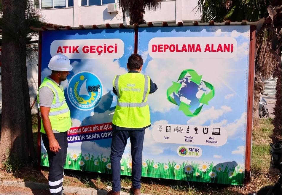 SİNOP İL ÖZEL İDARESİ, SIFIR ATIK UYGULAMALARI KAPSAMINDA ÇEVRENİN KORUNMASI VE DOĞAL KAYNAKLARIN VERİMLİ KULLANILMASI AMACIYLA ATIKLARIN KAYNAĞINDA AYRIŞTIRILMASI ÇALIŞMALARINI SÜRDÜRÜYOR.