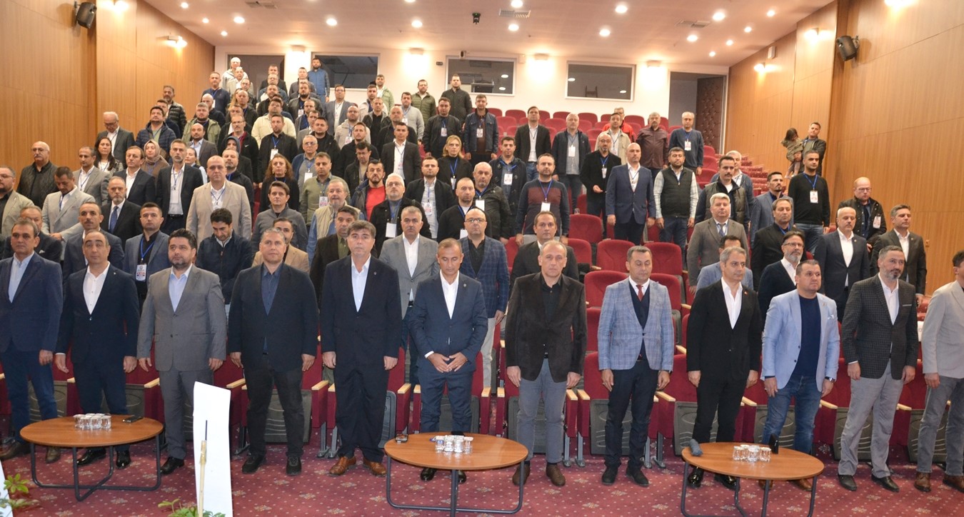 MEMUR-SEN’E BAĞLI TOÇ BİR-SEN MANİSA ŞUBESİ’NİN 4. OLAĞAN GENEL KURULU’NDA MEVCUT BAŞKAN UĞUR BAYİL YENİDEN SEÇİLDİ. MANİSA’DA ÜYE SAYILARININ 900’Ü AŞTIĞINI AÇIKLAYAN BAYİL, ÖNÜMÜZDEKİ DÖNEMDE İKİ ŞUBELİ YAPILANMAYI HEDEFLEDİKLERİNİ SÖYLEDİ.