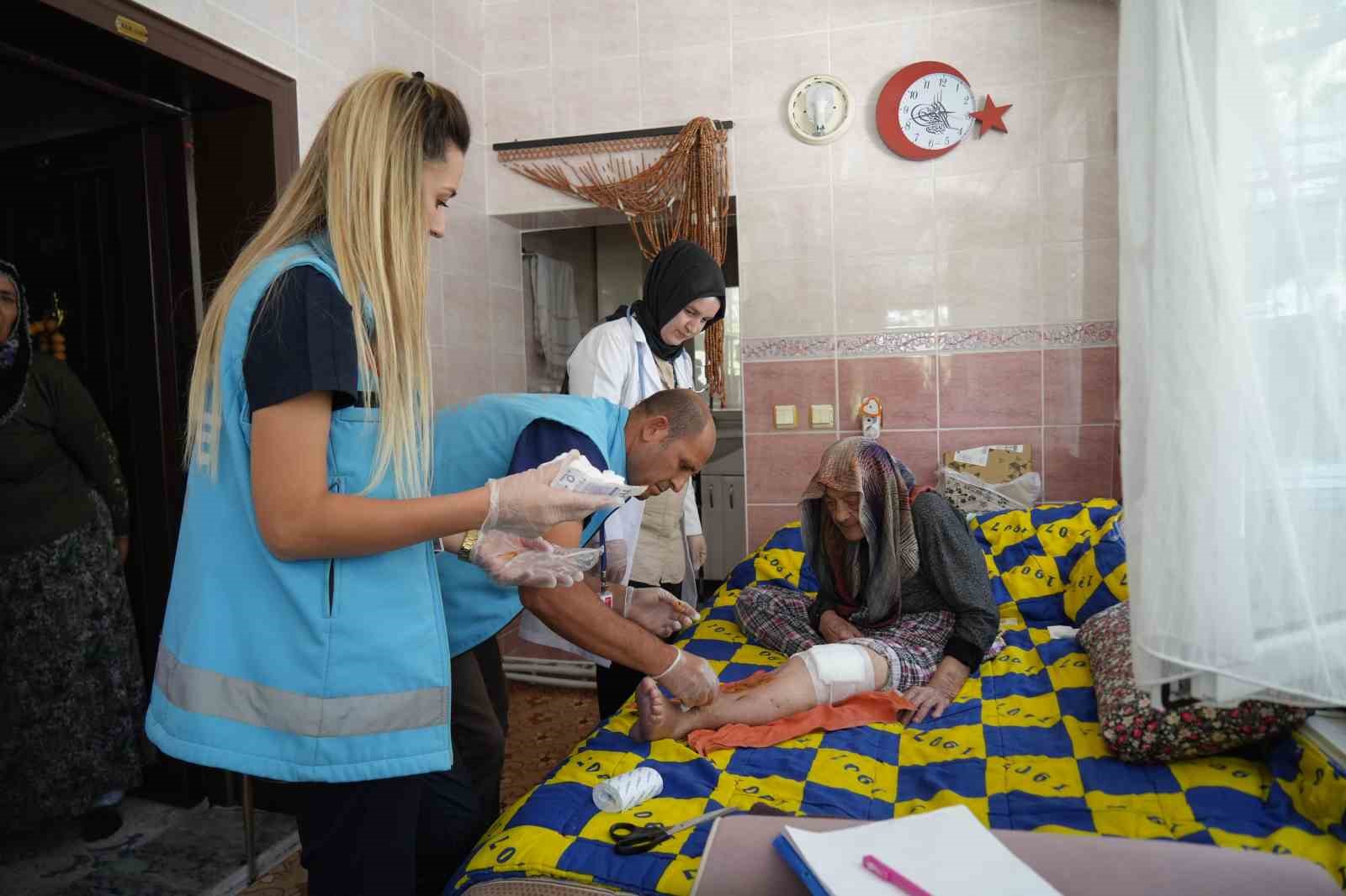 NİĞDE’DE EVDEN ÇIKAMAYAN HASTALAR SAĞLIK HİZMETİNE EVİNDE ULAŞIYOR