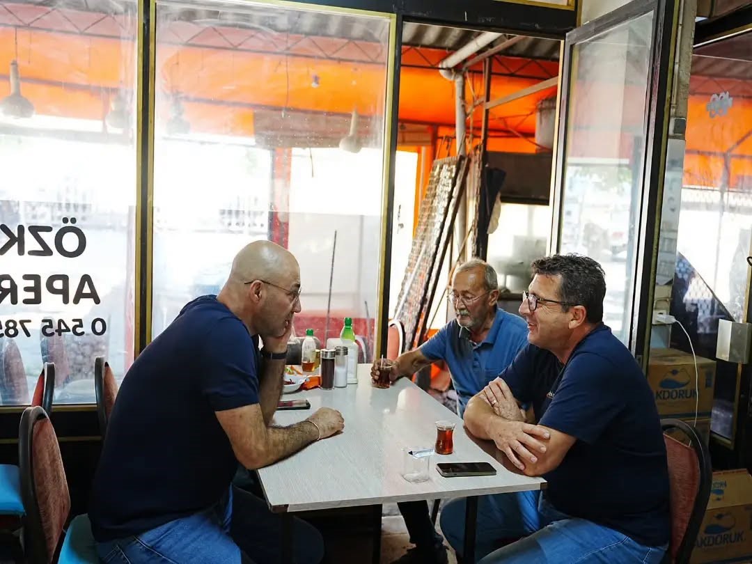 AYDIN’IN GERMENCİK İLÇESİNDE MURSALLI MAHALLESİ’NE KAZANDIRILAN KAPALI PAZAR YERİ HİZMETE GİRERKEN, BELEDİYE BAŞKANI BURAK ZENCİRCİ BÖLGEDE İNCELEMELERDE BULUNARAK PAZARCI ESNAFINI ZİYARET ETTİ.
