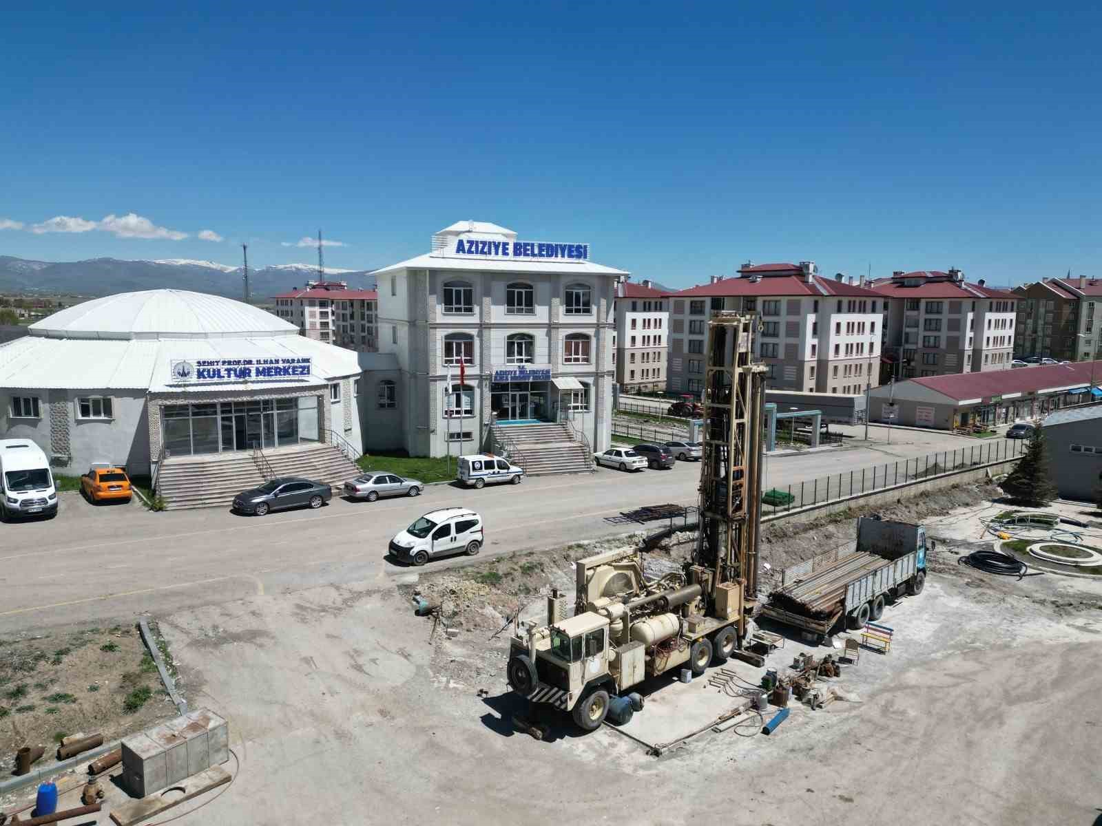 AZİZİYE BELEDİYESİ, İLÇENİN JEOTERMAL ENERJİ POTANSİYELİNİ BİLİMSEL YÖNTEMLERLE GÜN YÜZÜNE ÇIKARACAK DEV BİR PROJENİN STARTINI VERDİ.
