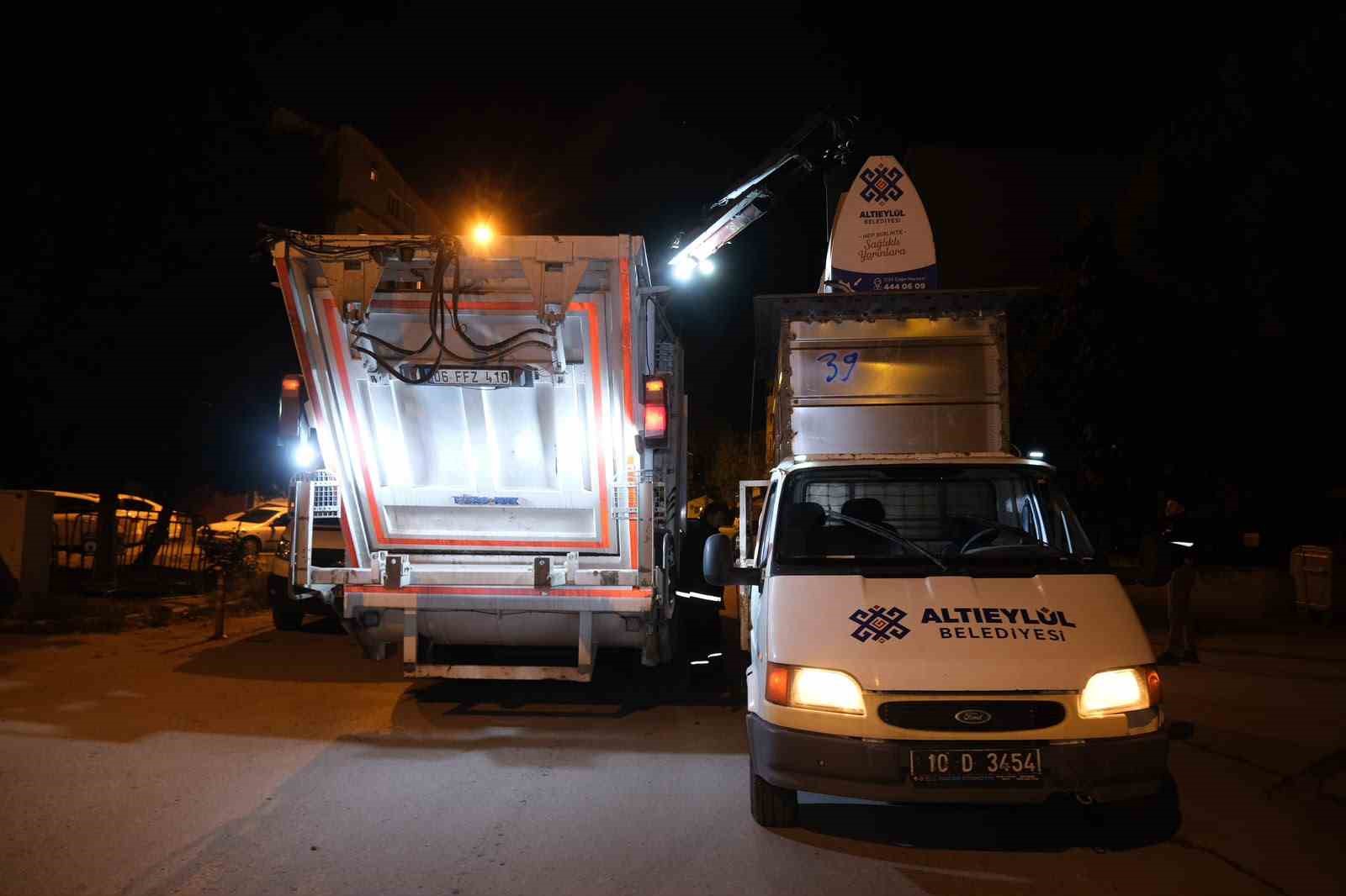 ALTIEYLÜL’DE 40 YER ALTI KONTEYNERİ BAŞTAN AŞAĞI YENİLENDİ