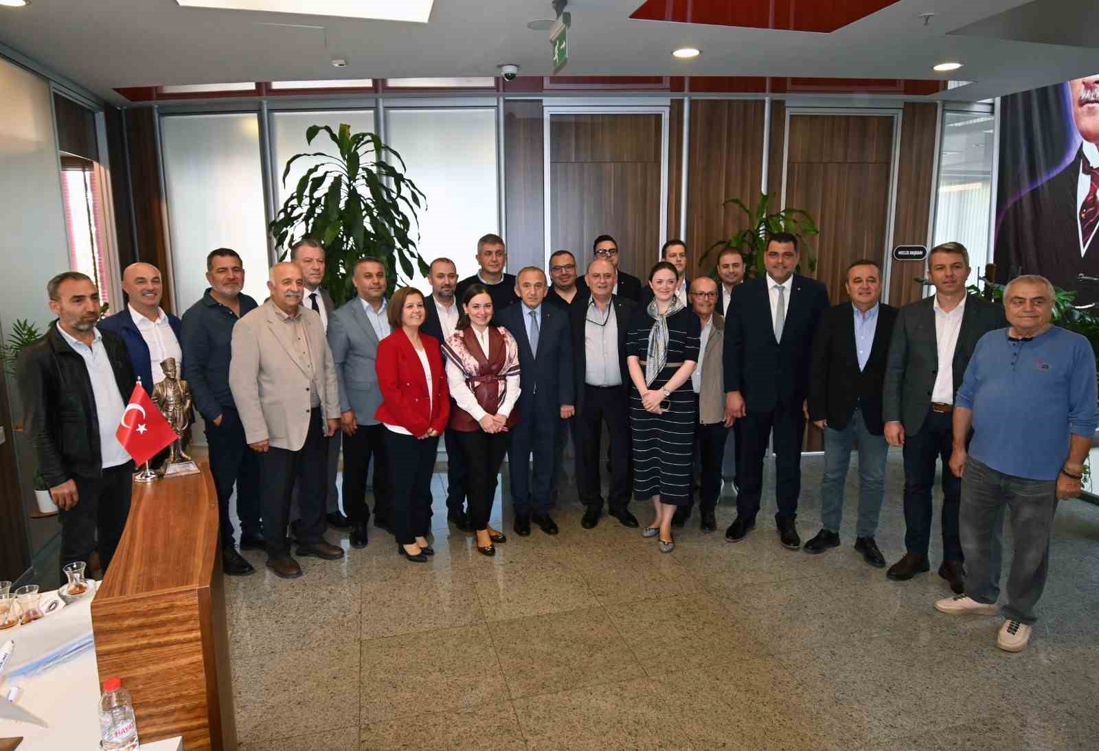 MANİSA TİCARET VE SANAYİ ODASI’NDA 2026-2030 DÖNEMİ ORGAN SEÇİMLERİ TAMAMLANDI. YÖNETİM KURULU BAŞKANLIĞI SEÇİMİNDE MEHMET YILMAZ’IN ÖNCÜLÜĞÜNDEKİ SARI LİSTE 54 OY ALIRKEN, GENCAY ESENDAĞ’IN BEYAZ LİSTESİ 6 OYDA KALDI. GEÇERLİ OYLARIN ÇOK BÜYÜK ÇOĞUNLUĞUNU ALAN MEHMET YILMAZ, ÜÇÜNCÜ KEZ YÖNETİM KURULU BAŞKANLIĞINA SEÇİLEREK GÜVEN TAZELEDİ.
