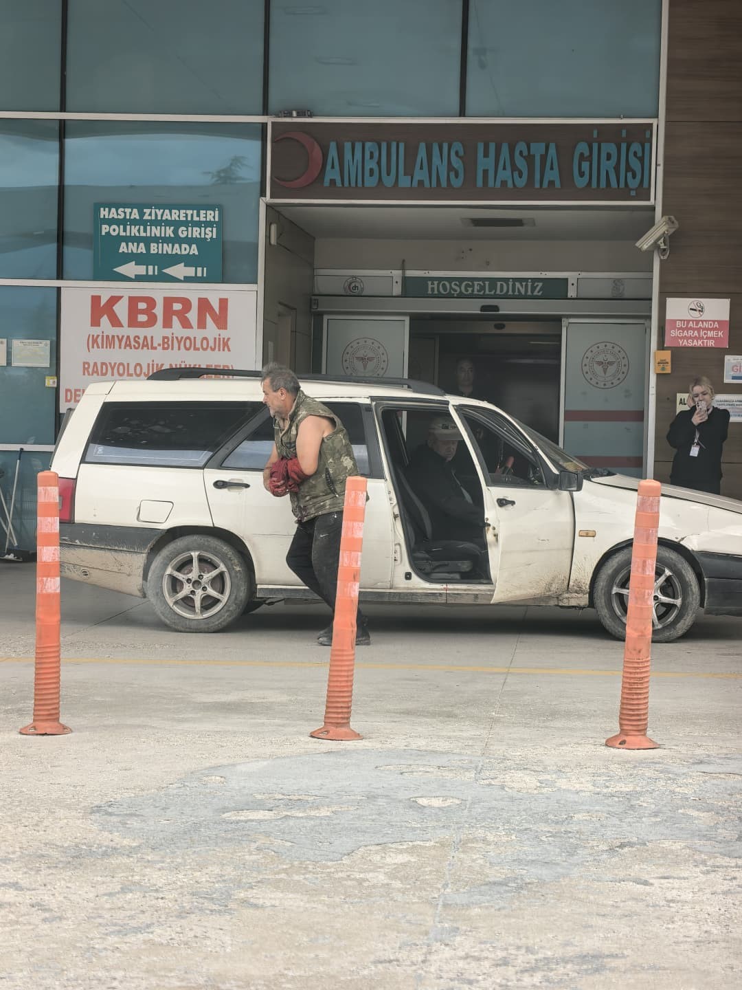 BURSA’NIN İNEGÖL İLÇESİNDE ODUN KESİMİ SIRASINDA MOTORLU TESTEREYE ELİNİ KAPTIRAN 61 YAŞINDAKİ ADAM YARALANDI.
