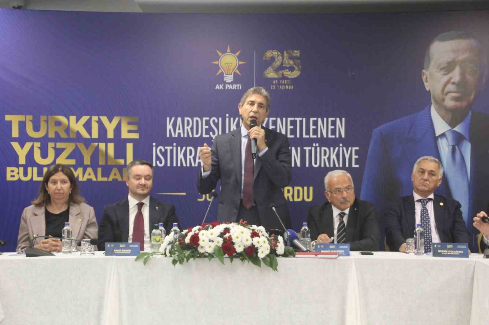 SAĞDAN SOLA DOĞRU AK PARTİ ORDU MİLLETVEKİLİ İBRAHİM UFUK KAYNAK, BÜYÜKŞEHİR BELEDİYE BAŞKANI DR. MEHMET HİLMİ GÜLER, AK PARTİ GENEL BAŞKAN YARDIMCISI VE YEREL YÖNETİMLER BAŞKANI MUSTAFA DEMİR, AK PATİ ORDU İL BAŞKANI SAMET ÖZDEMİR.