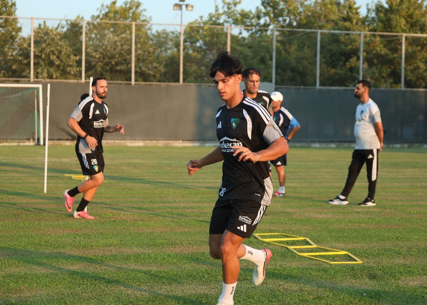 YENİ TRANSFER GONÇALO SOUSA DA ANTRENANA KATILDI.