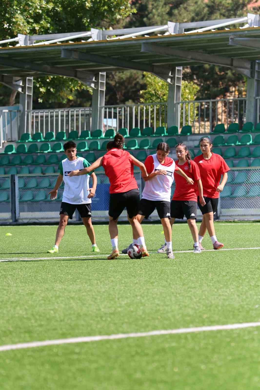 KAYSERİ KADIN FUTBOL KULÜBÜ, İLK HAFTASINDA EVİNDE SULTANBEYLİ GÜCÜ FK İLE OYNAYACAK.
