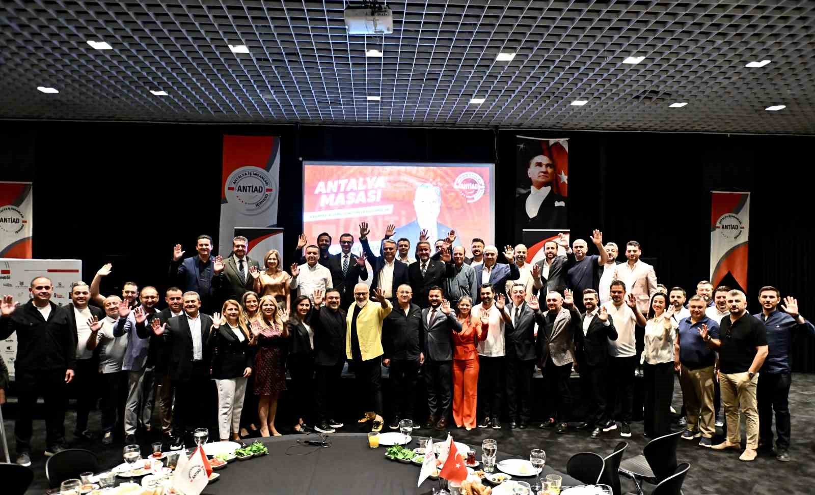ANTALYA SANAYİCİ VE İŞ İNSANLARI DERNEĞİ (ANTİAD), İŞ DÜNYASI VE YEREL YÖNETİMLER BULUŞMA PROGRAMI DÜZENLEDİ.